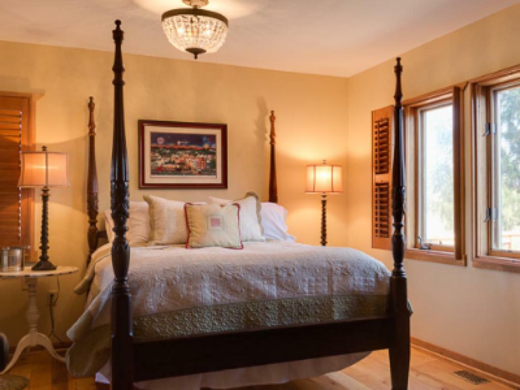 River Bluff Farm Bed And Breakfast Quicksburg Exterior photo